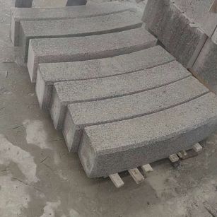 北京芝麻白弧形路牙石