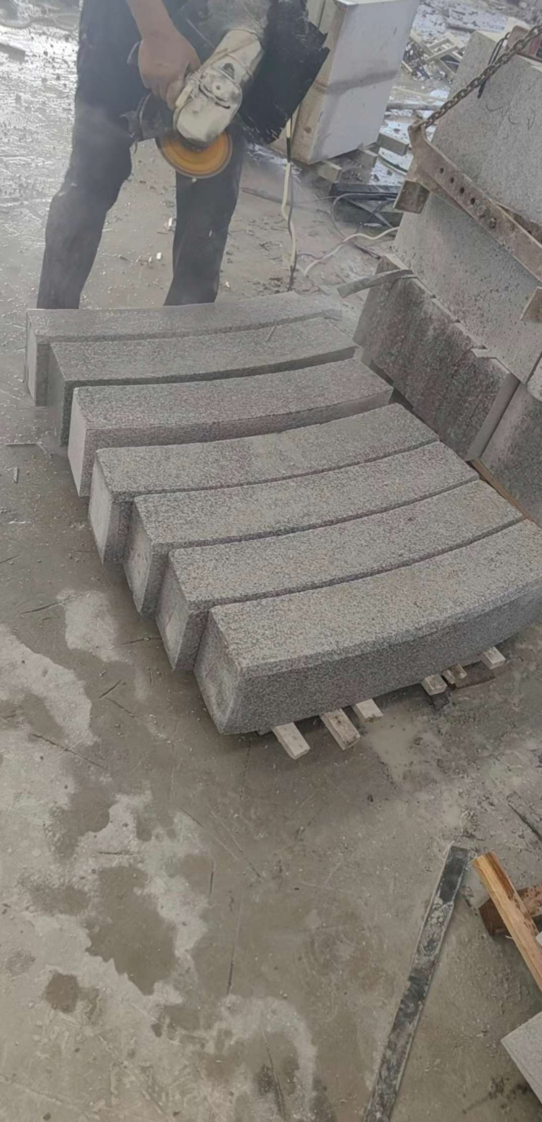 北京芝麻白弧形路牙石