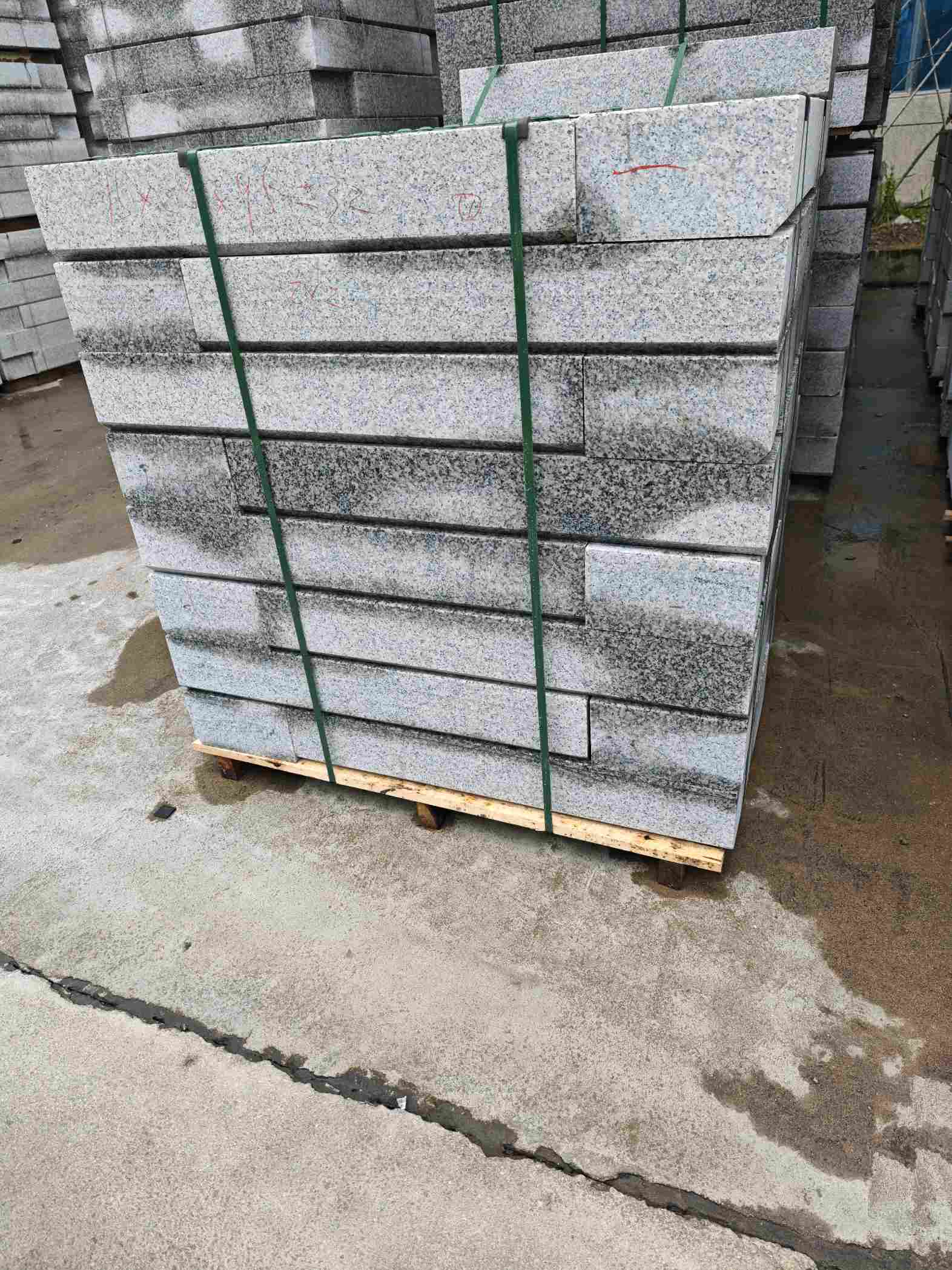 北京芙蓉白路牙石，马路牙子